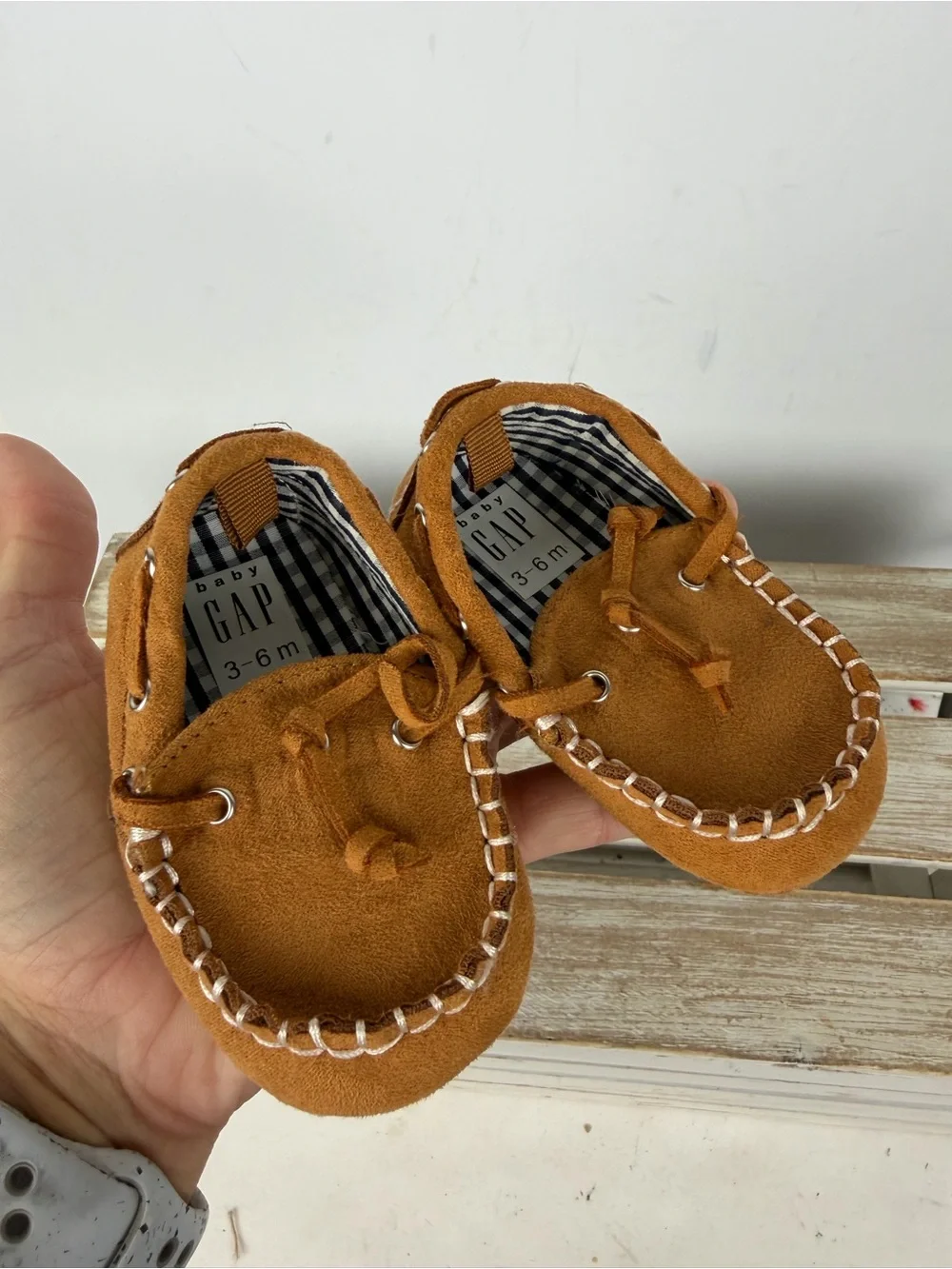 Baby Gap brown faux-suede baby moccasins classic whipstitch detail Sz 3-6 Months